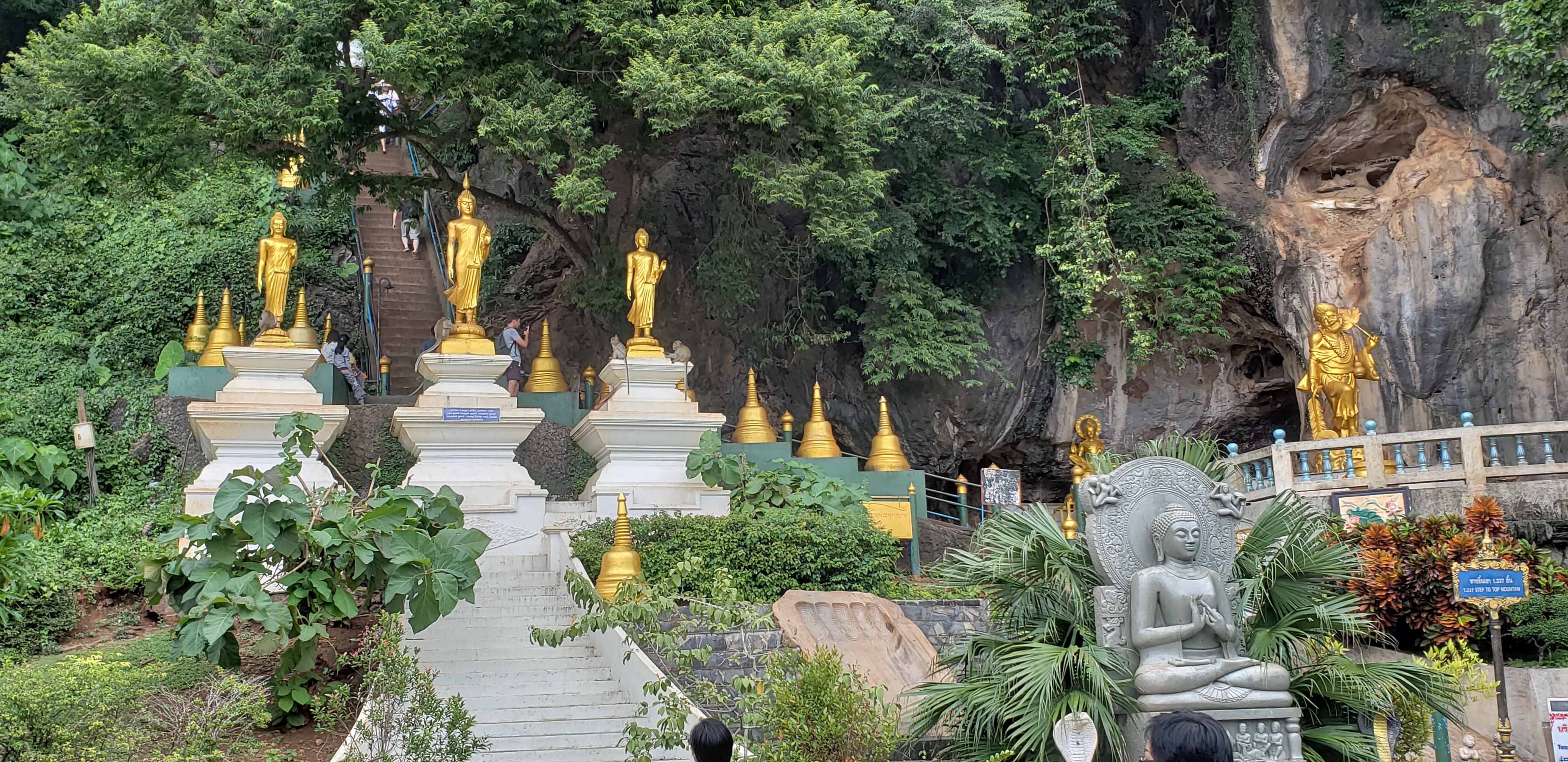 《泰国甲米府自由行-第一天到达-虎窟寺-甲米镇》